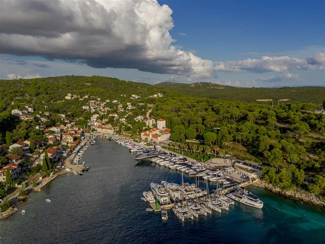 Martinis Marchi, Maslinica, Croatia